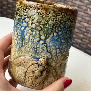 Jim & Steffi Logan
Logan22-879 Turtle Mug (Blue Glaze)
Ceramics